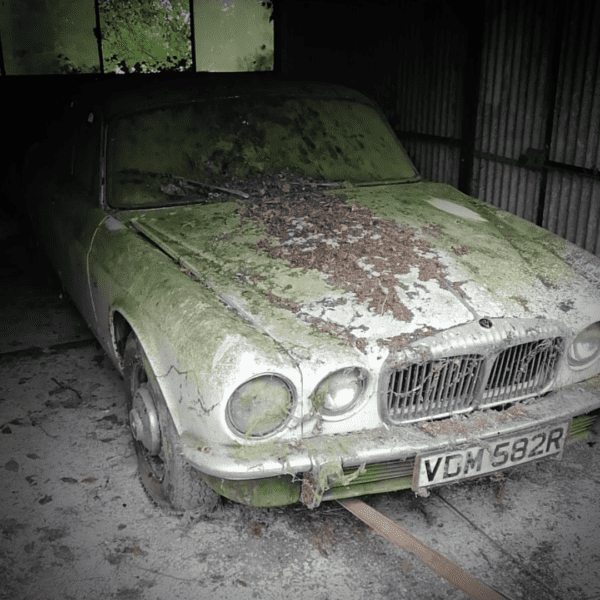 Daimler Double six barn find dirty - Fostering Classics