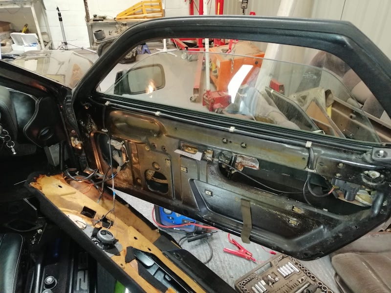 Fostering Classics Porsche 928 doors stripped