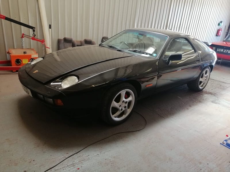 Fostering Classics Porsche 928 front view