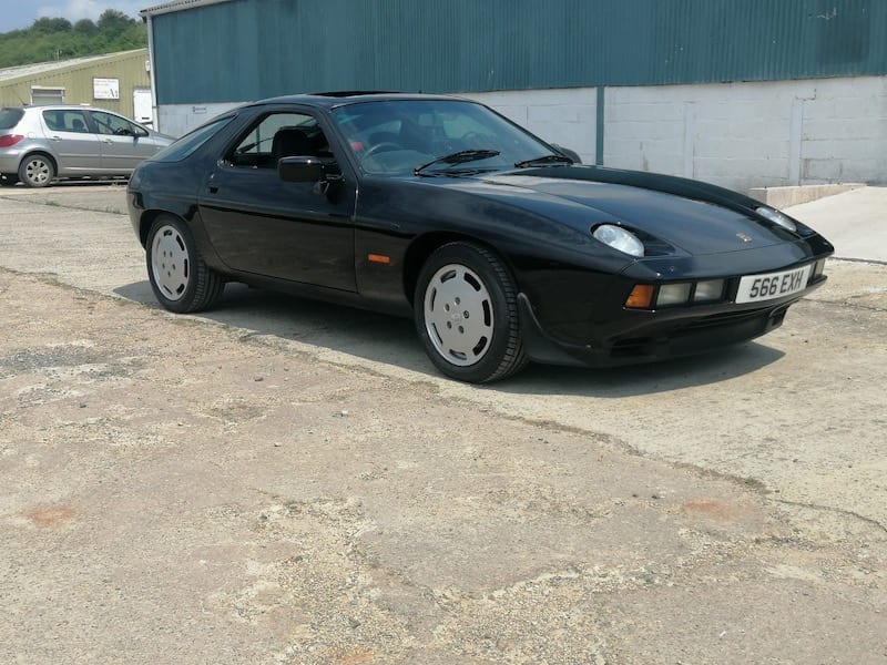 Fostering Classics Porsche 928 front side