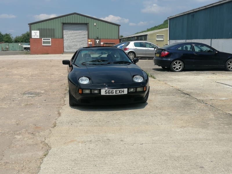 Fostering Classics Porsche 928 outside