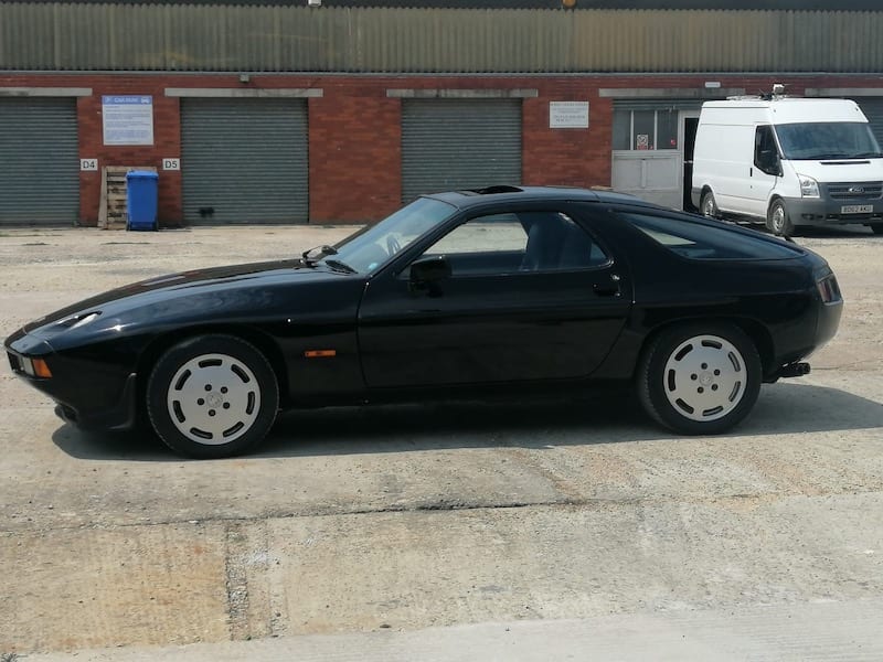 Fostering Classics Porsche 928 side straight