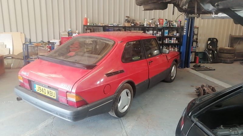 Fostering Classics - Saab 900 - in the workshop