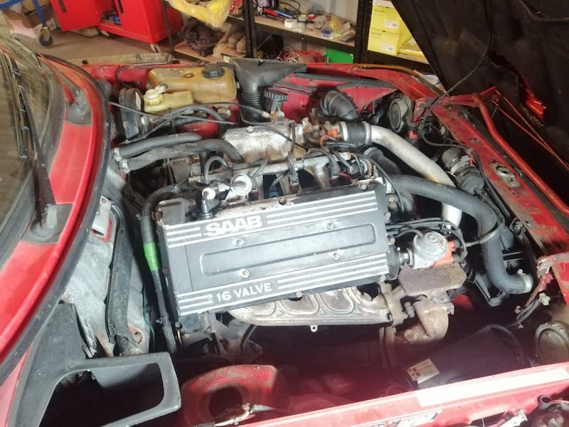 Fostering Classics - Saab 900 - original condition of the engine