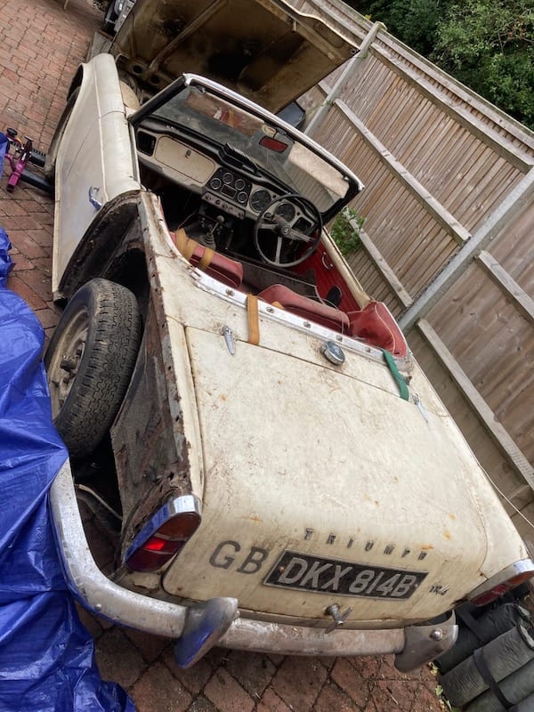 Fostering Classics - Triumph TR4 - overall view