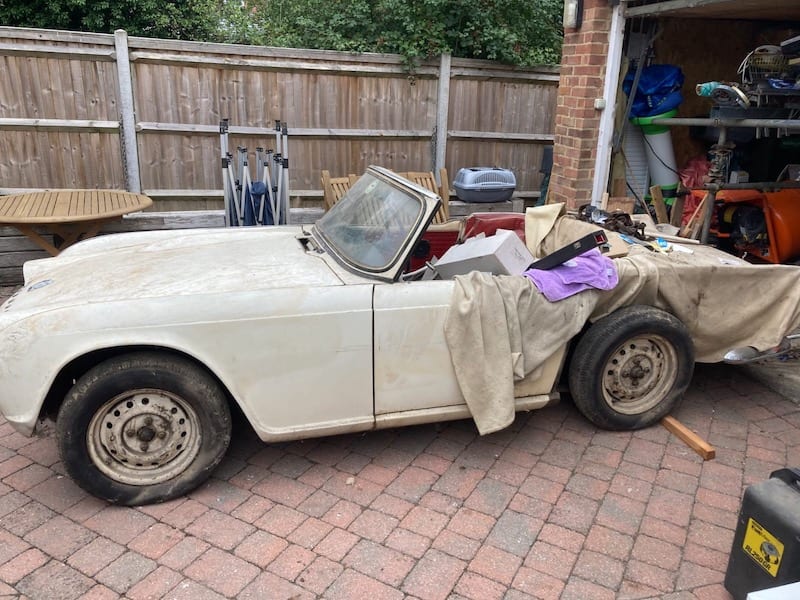 Fostering Classics - Triumph TR4 - side view