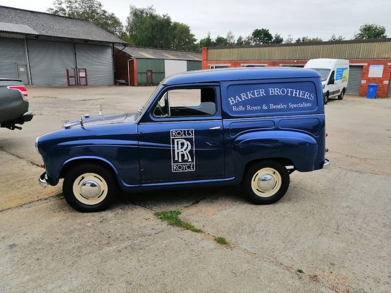 Fostering classics - Austin A35 - side view