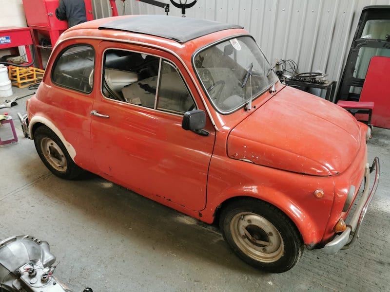 Fostering Classics - Fiat 500L red - ready to go