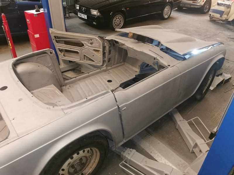 Fostering Classics - Triumph TR4 - body before primer