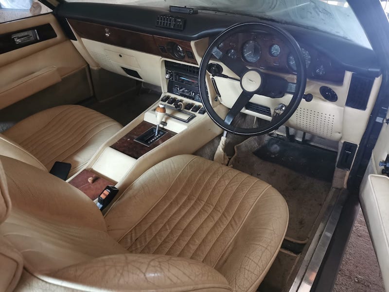 Fostering Classics - Aston Martin V8 - interior first view