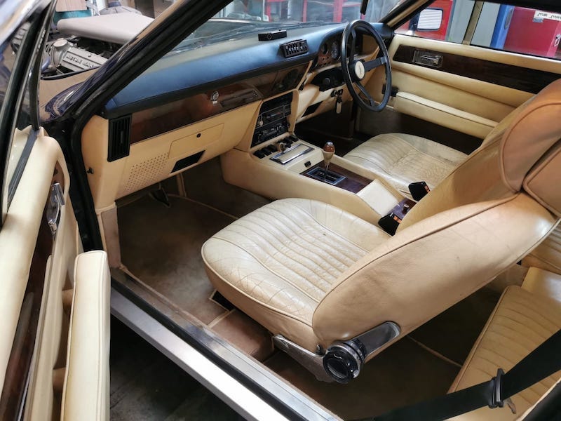 Fostering Classics - Aston Martin - interior