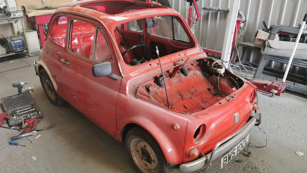 Fostering Classics - Fiat 500 red - first stage of restoration
