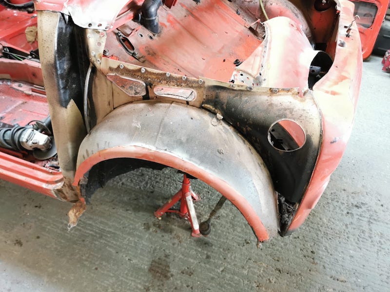 Fostering Classics - Fiat 500 red - wheel arch before restoration