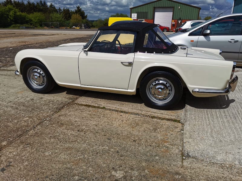 Fostering Classics - Triumph TR4 completed - passanger side view
