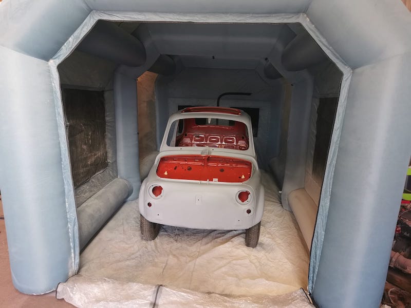 Fostering Classics - Fiat 500 - in the spray booth