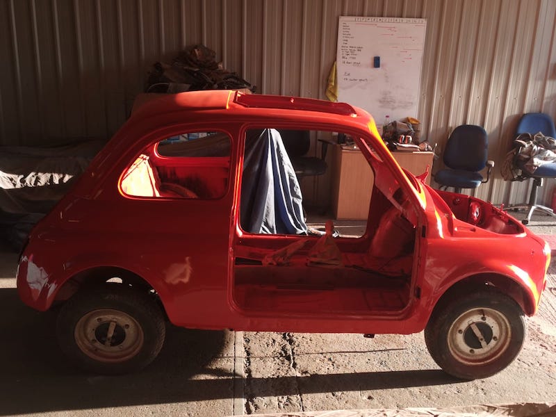 Fostering Classics - Fiat 500 - side view of the new paintwork