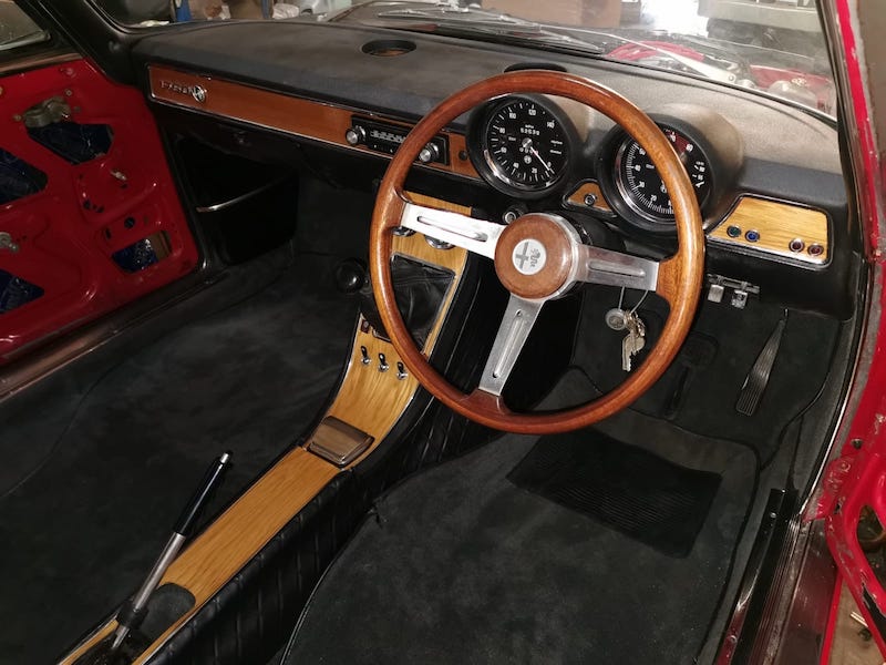 Alfa Romeo 1750 GTV - dashboard and steering wheel in restoration- Fostering Classics