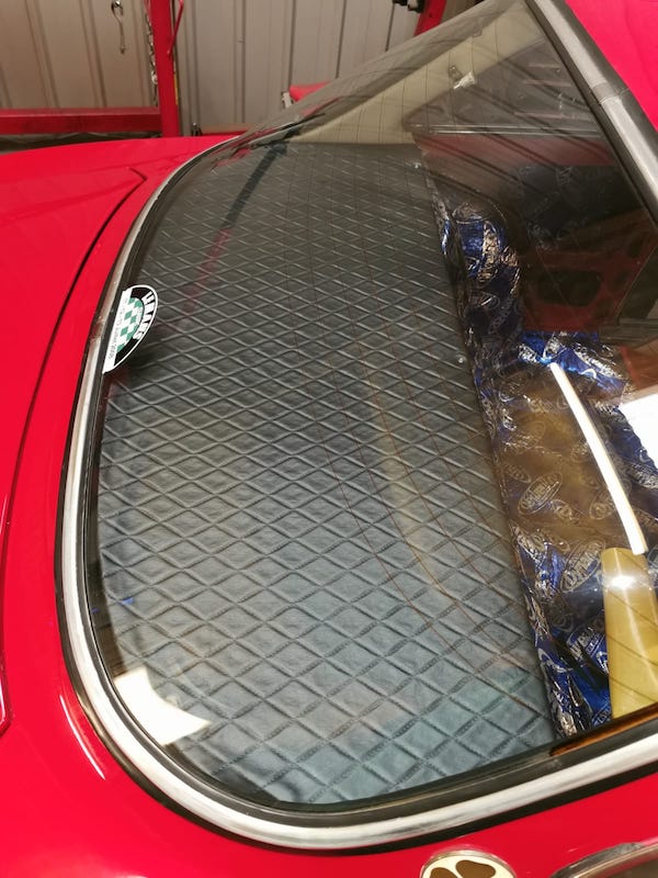 Alfa Romeo 1750 GTV - rear window - Fostering Classics