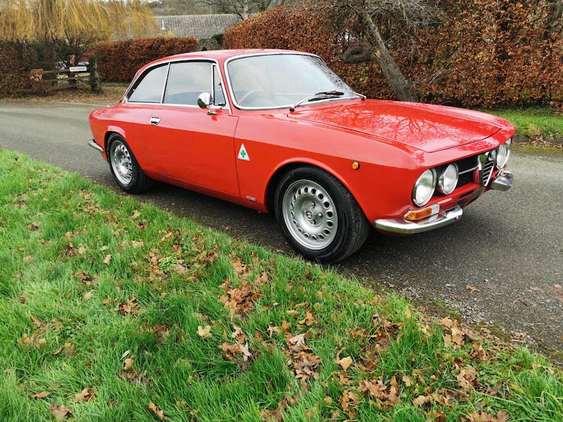 Alfa Romeo 1750 GTV - side view completed - Fostering Classics
