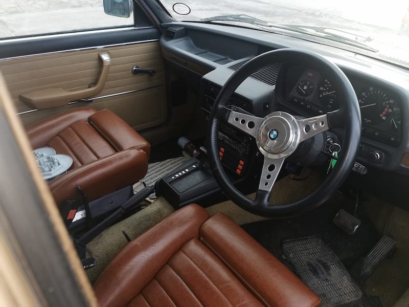 BMW E12 525 - Interior - Fostering Classics
