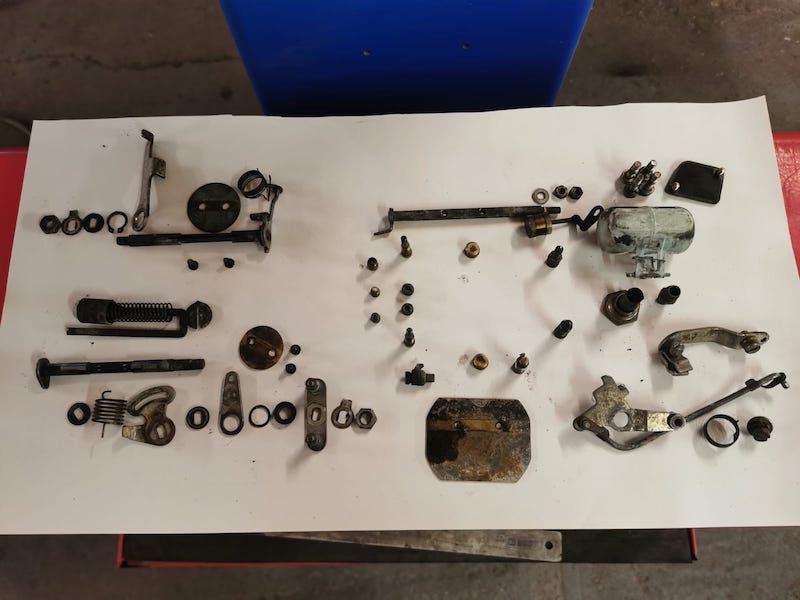 Citroen DS - carburettor in parts - Fostering Classics