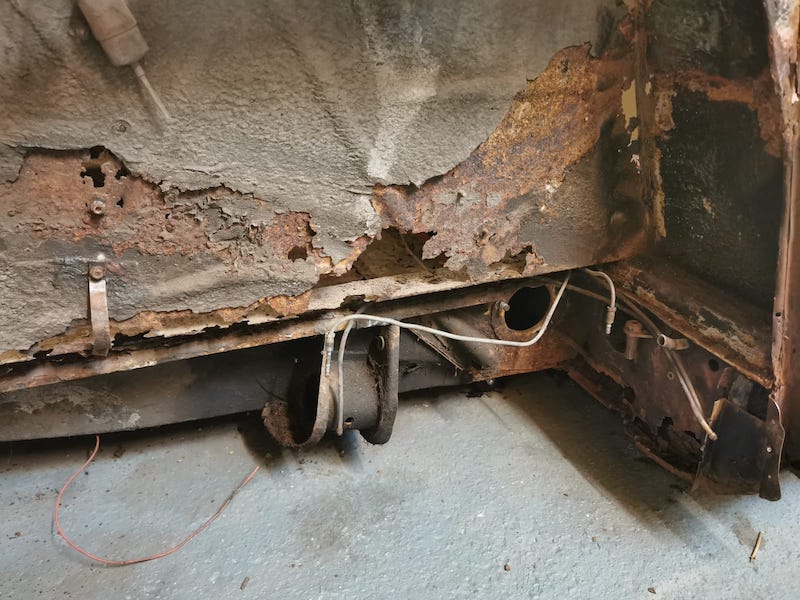 Citroen DS - rust damage - Fostering Classics