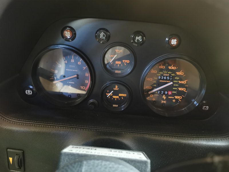 Ferrari 328 GTS - Fostering Classics - dashboard