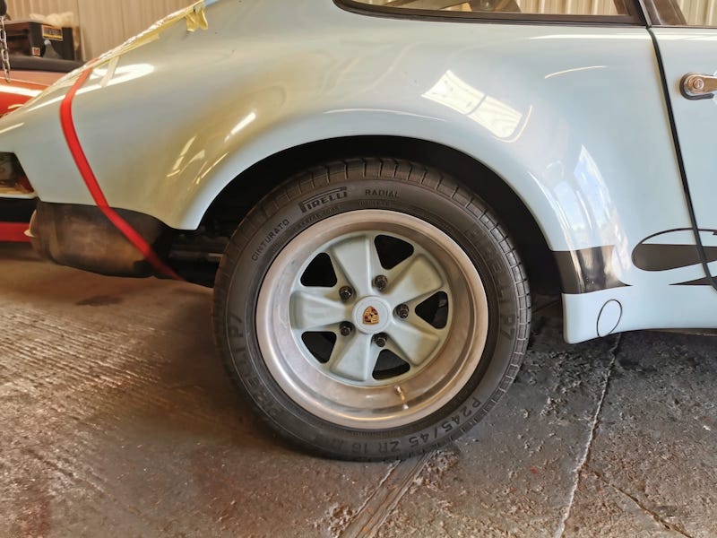 Porsche 911 - Fostering Classics - rear wing almost complete