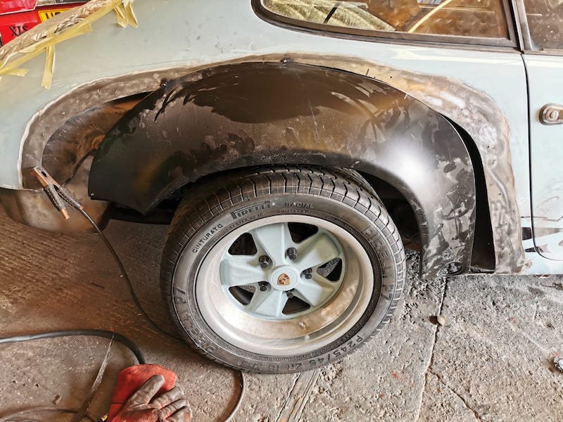 Porsche 911 - Fostering Classics - rear wing fabrication