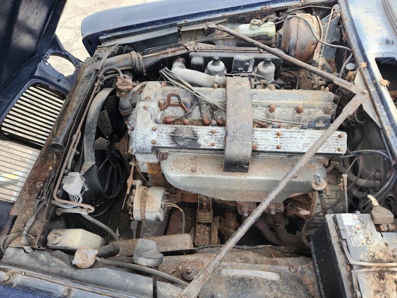 Daimler XJC - engine before restoration - Fostering classics