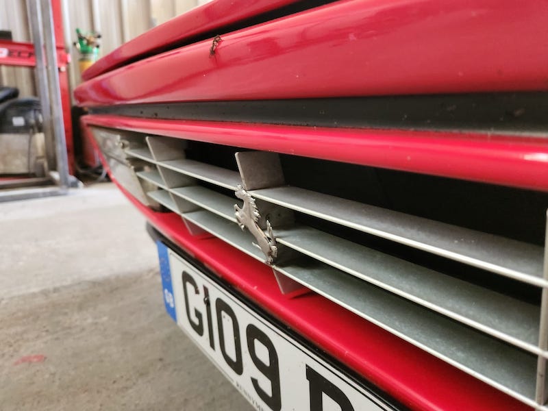 Ferrari 328 GTS - Fostering Classics - front grill