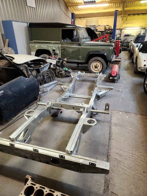 Land Rover Defender 90 - chassis new Fostering Classics