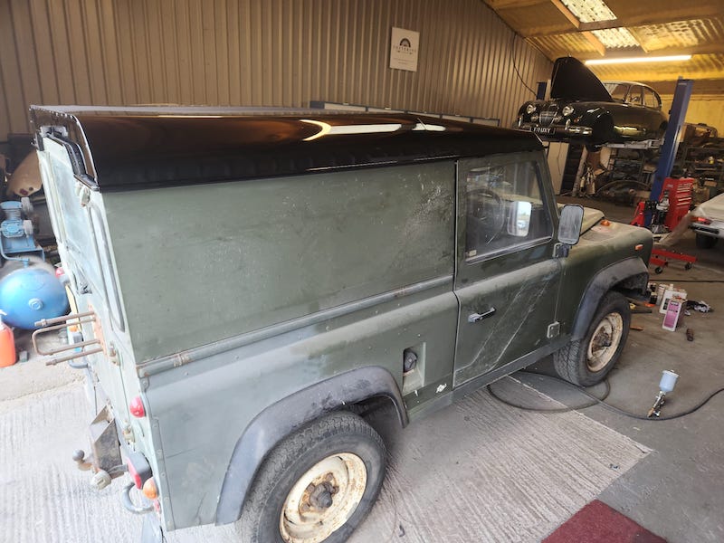 Land Rover Defender 90 - roof painted - Fostering Classics