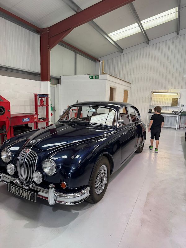 Fostering Classic BBQ - workshop - Jaguar Mk2