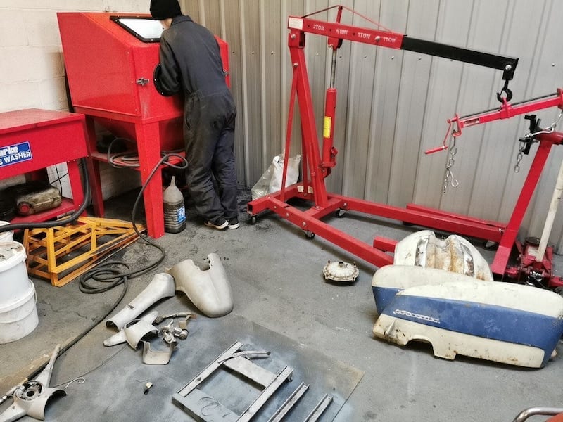 Fostering Classics - Lambretta - Blasting in progress