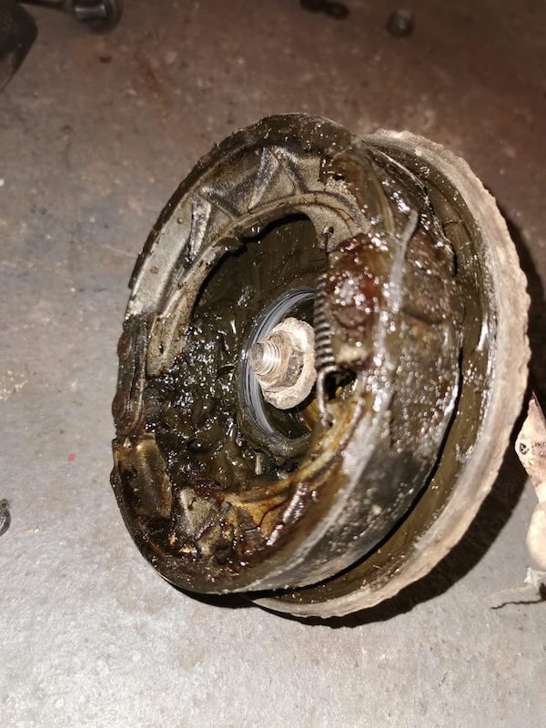 Fostering Classics - Lambretta - brake covered in grease