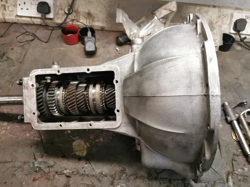 Fostering Classics - Triumph TR4 - complete gearbox