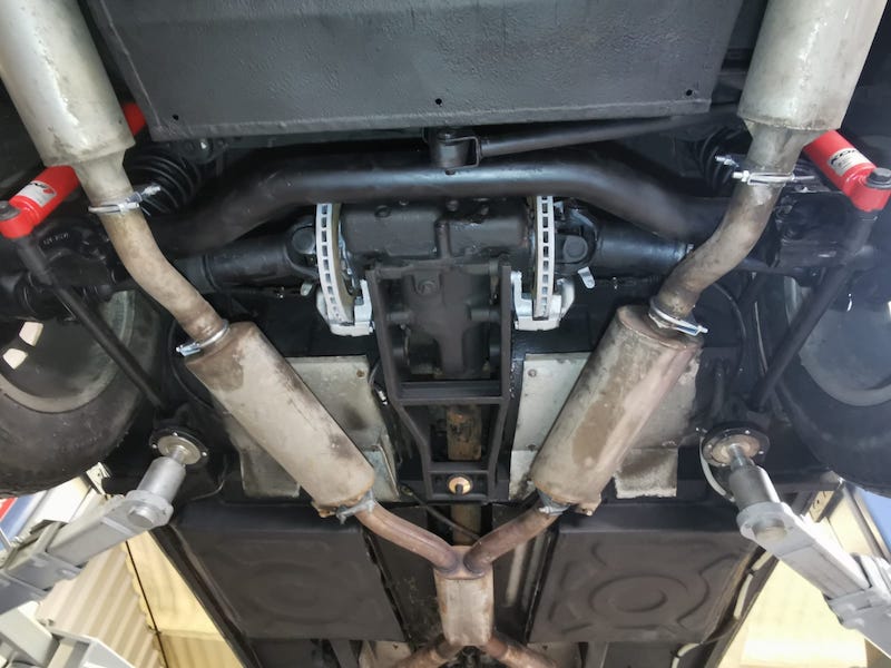 Fostering Classics - Aston Martin - underneath