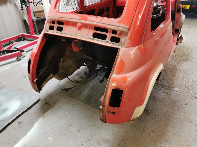 Fostering Classics - Fiat 500 red - rear bodywork