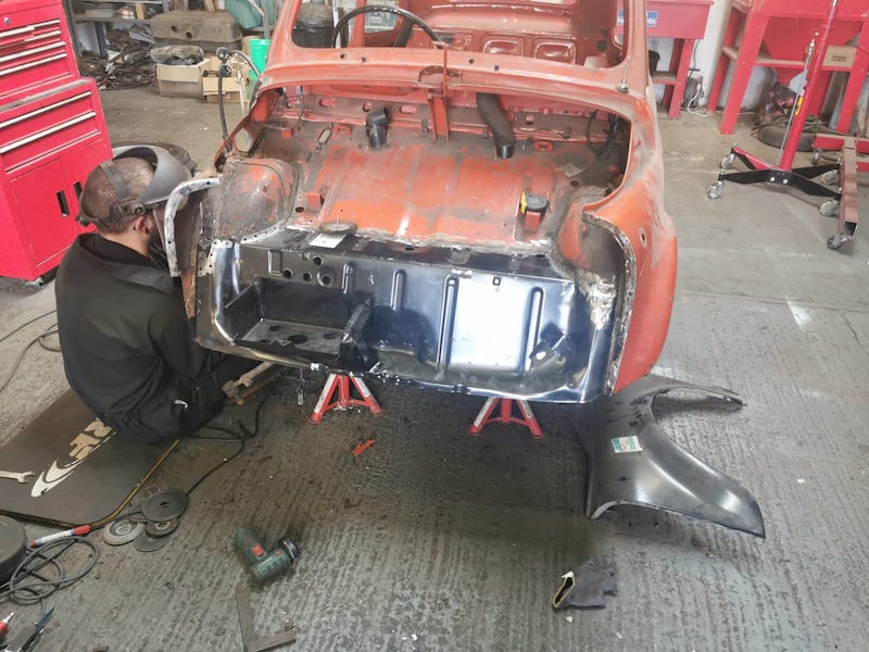 Fostering Classics - Fiat 500 red - welding in progress