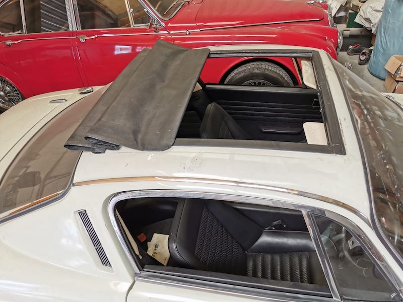 Fostering Classics - Lotus - roof