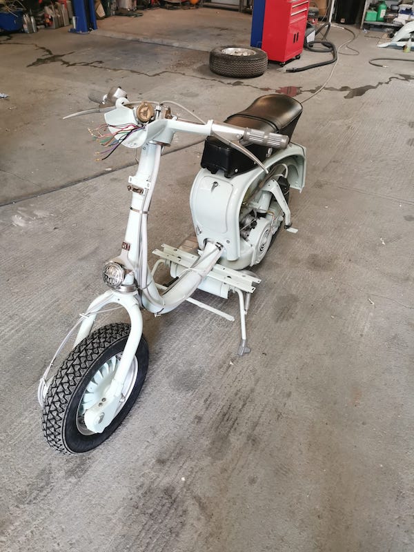 Fostering Classics - Lambretta - assembly front