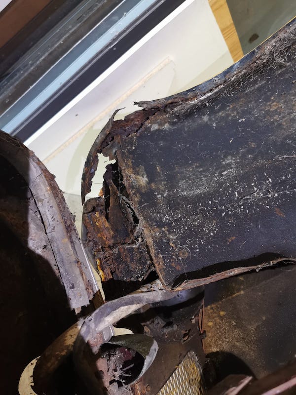 Triumph Vitesse estate - corrosion - Fostering Classics
