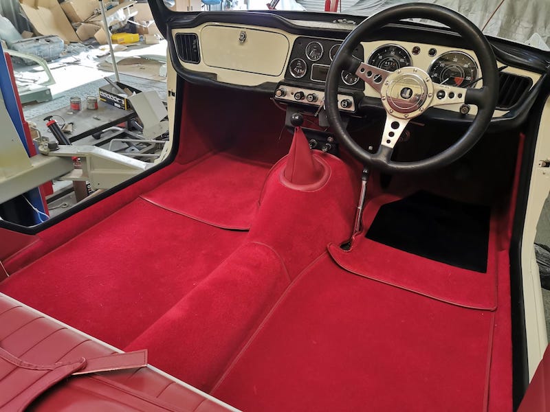 TRIUMPH TR4 - new trim - Fostering classics
