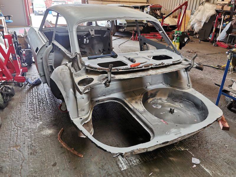 Alfa Romeo GTV 2000 - Fostering classics - sripped body