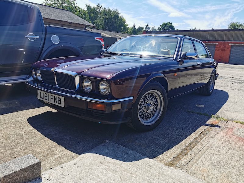 Jaguar XJ12 - Fostering Classics - in the sunshine