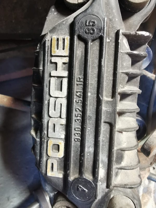 Porsche 911 - Fostering Classics - engine cover