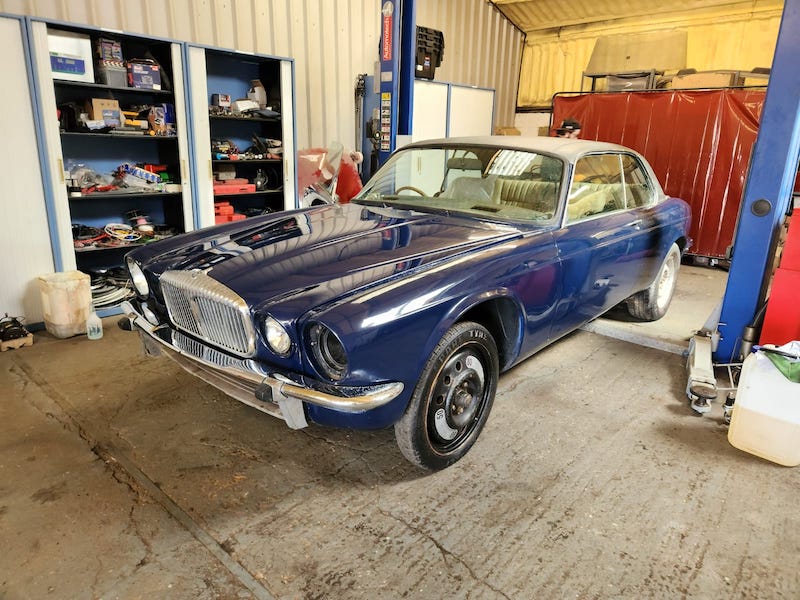 Daimler XJC - almost complete - Fostering classics